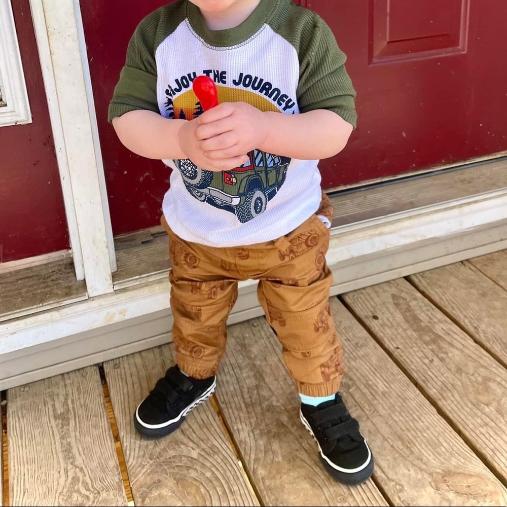 12 m. Garanimals Matching Shirt and Pant Set